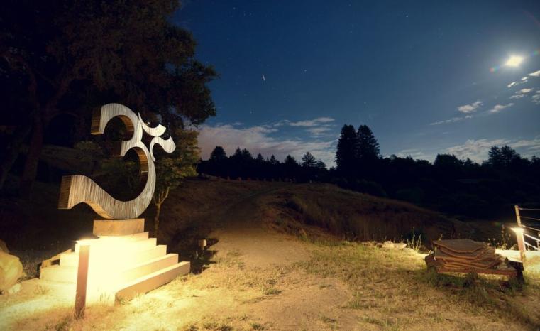 Om Night